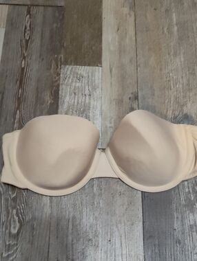 5/$25 SALE Victoria's Secret 36C Lightly Lined Strapless Bra in Light Nude